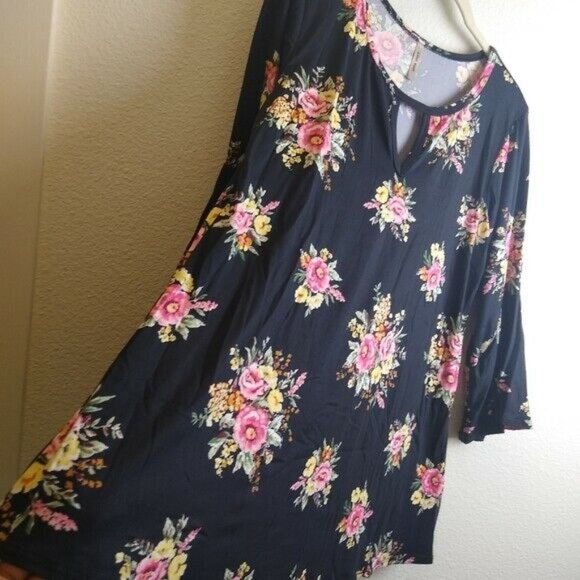 42 Pops Keyhole Design Black Floral Bell Sleeve Tunic Women Medium Flare Top - Picture 5 of 8